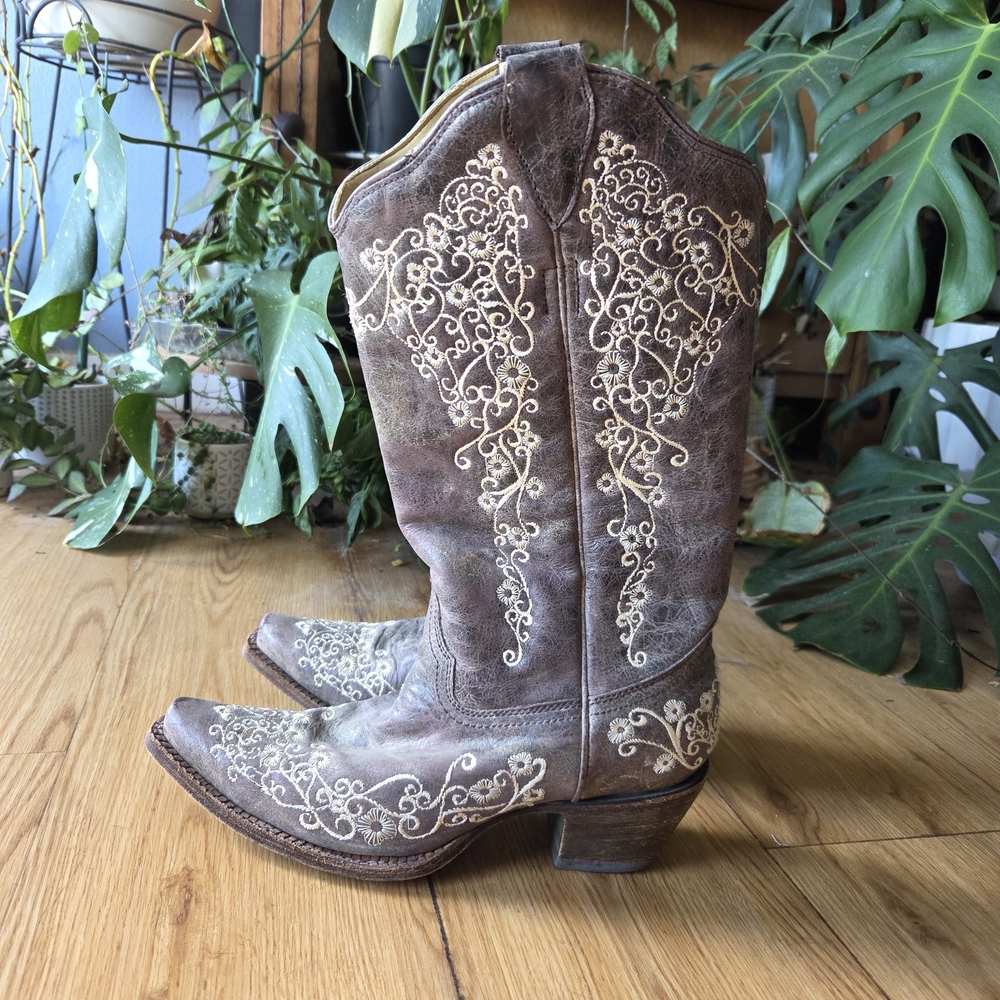 Embroidered Brown Western Boots